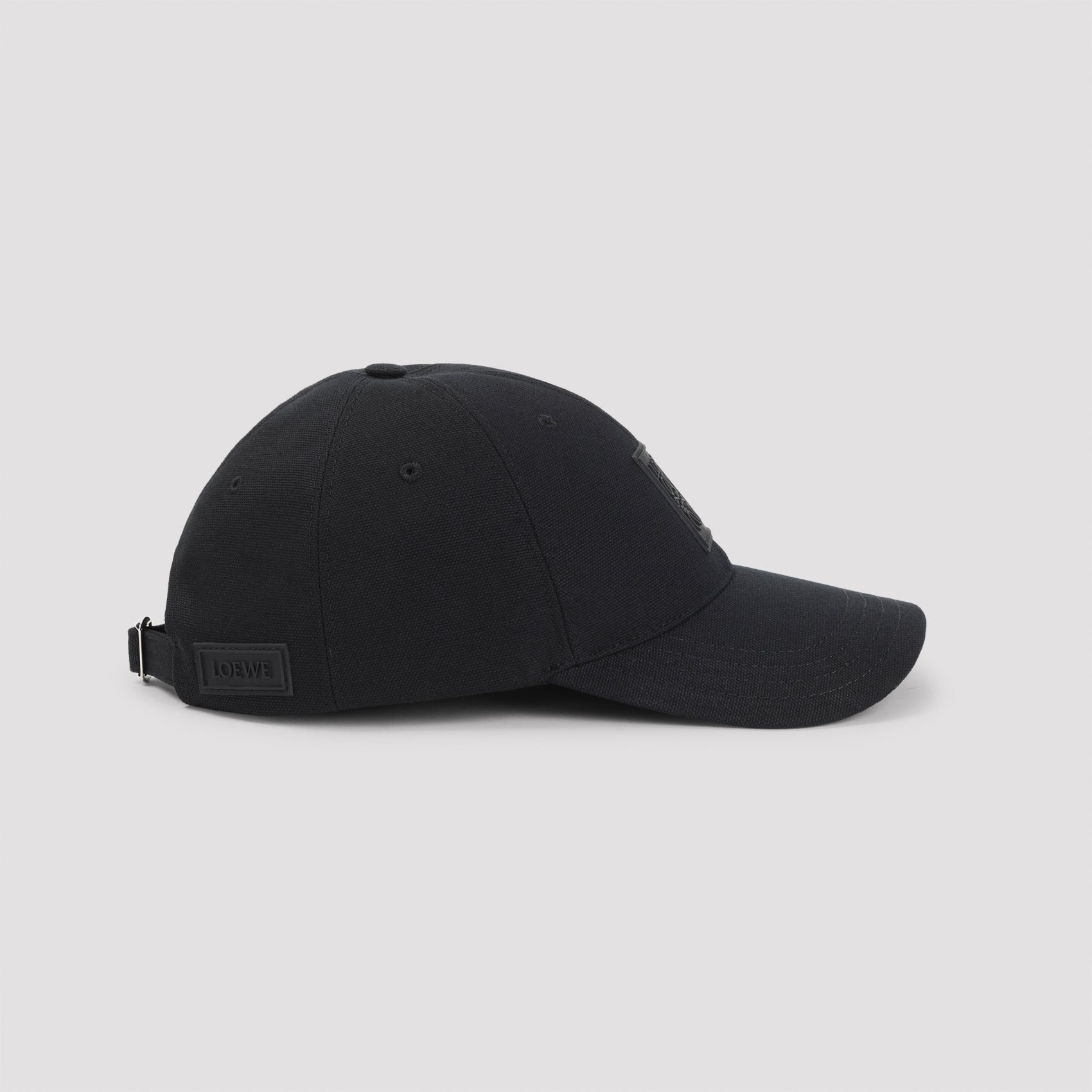 Structured Black Baseball Cap With Adjustable Strap