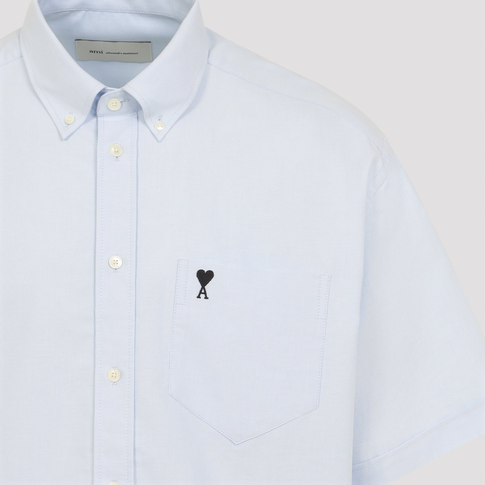 Short-Sleeved Casual Shirt with Button-Down Collar