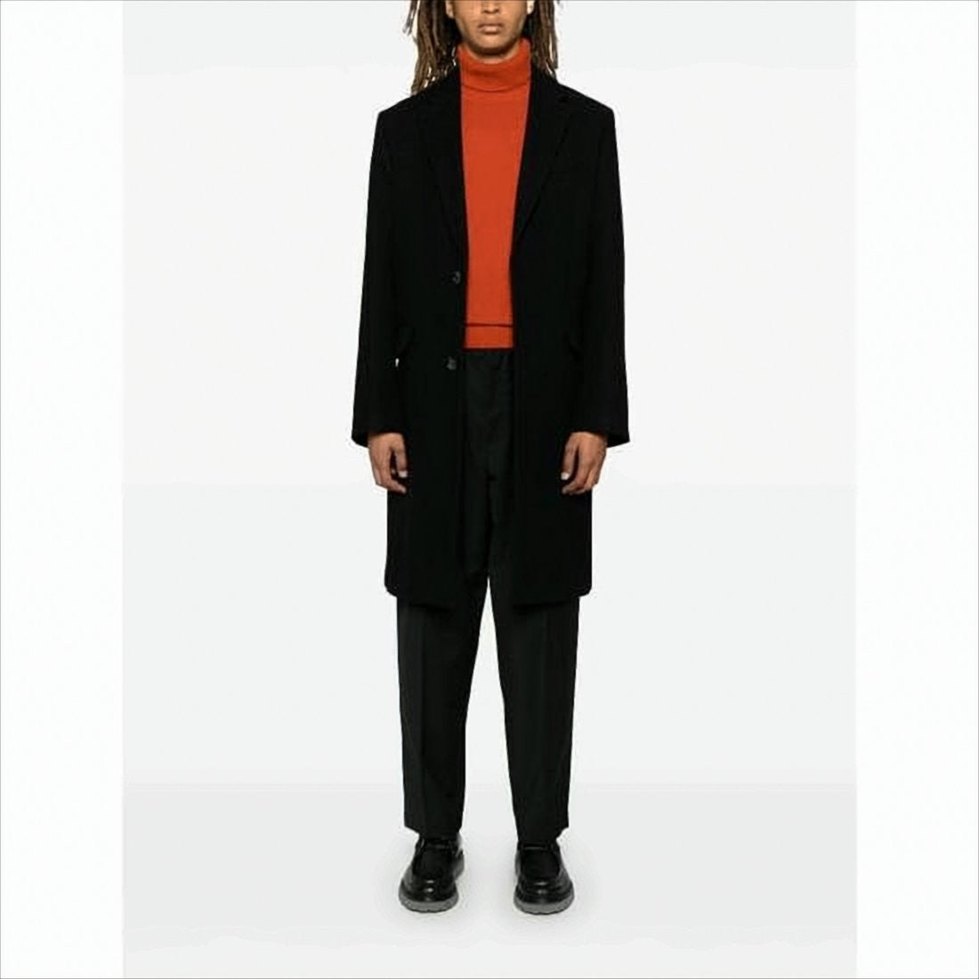 Classic Tailored Wool Coat With Minimalist Design