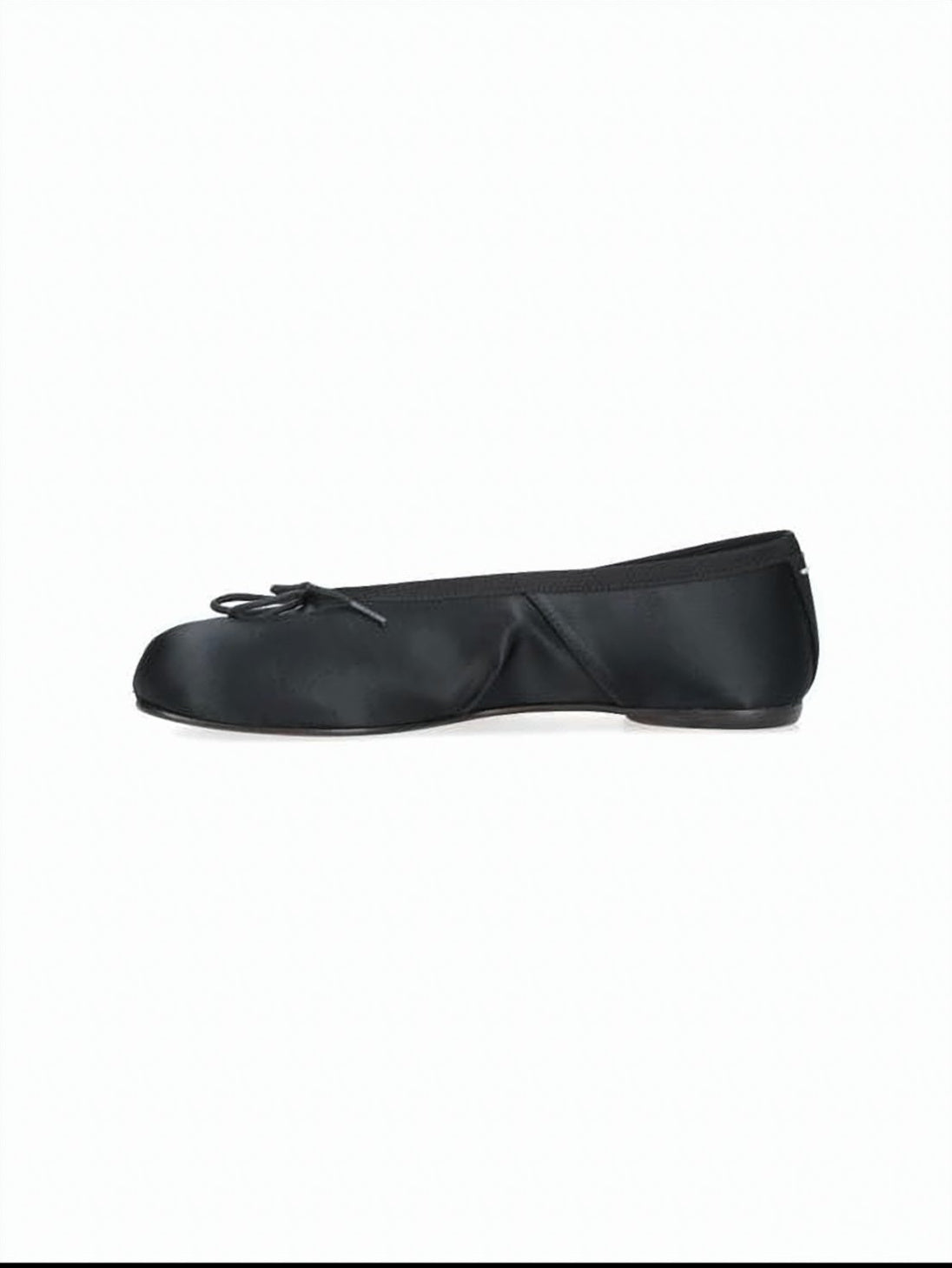 Flat Shoes with Distinctive Split-Toe Design
