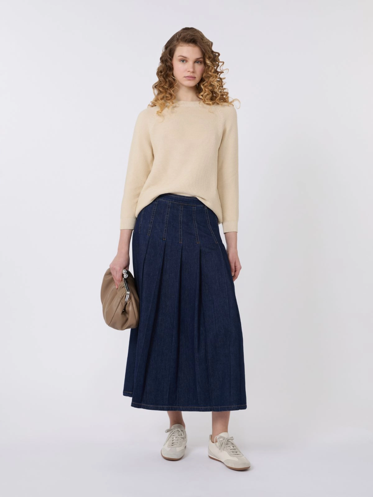 Knit Sweater with Crew Neckline and Raglan Sleeves