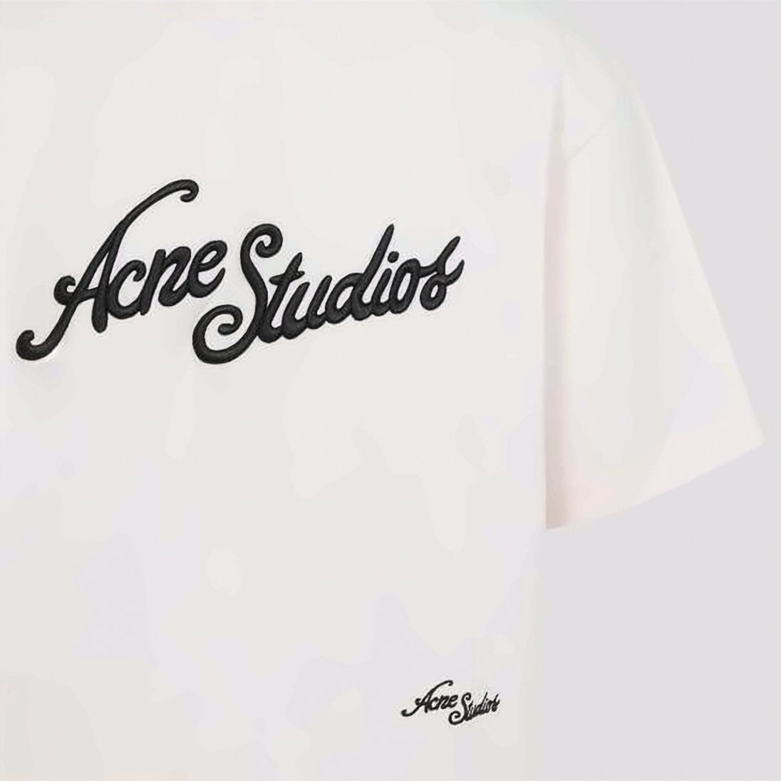 Minimalist Short-Sleeve T-Shirt With Signature Logo
