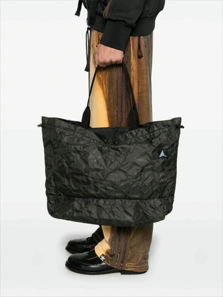 Crinkled-Texture Shoulder Bag with Minimalist Design