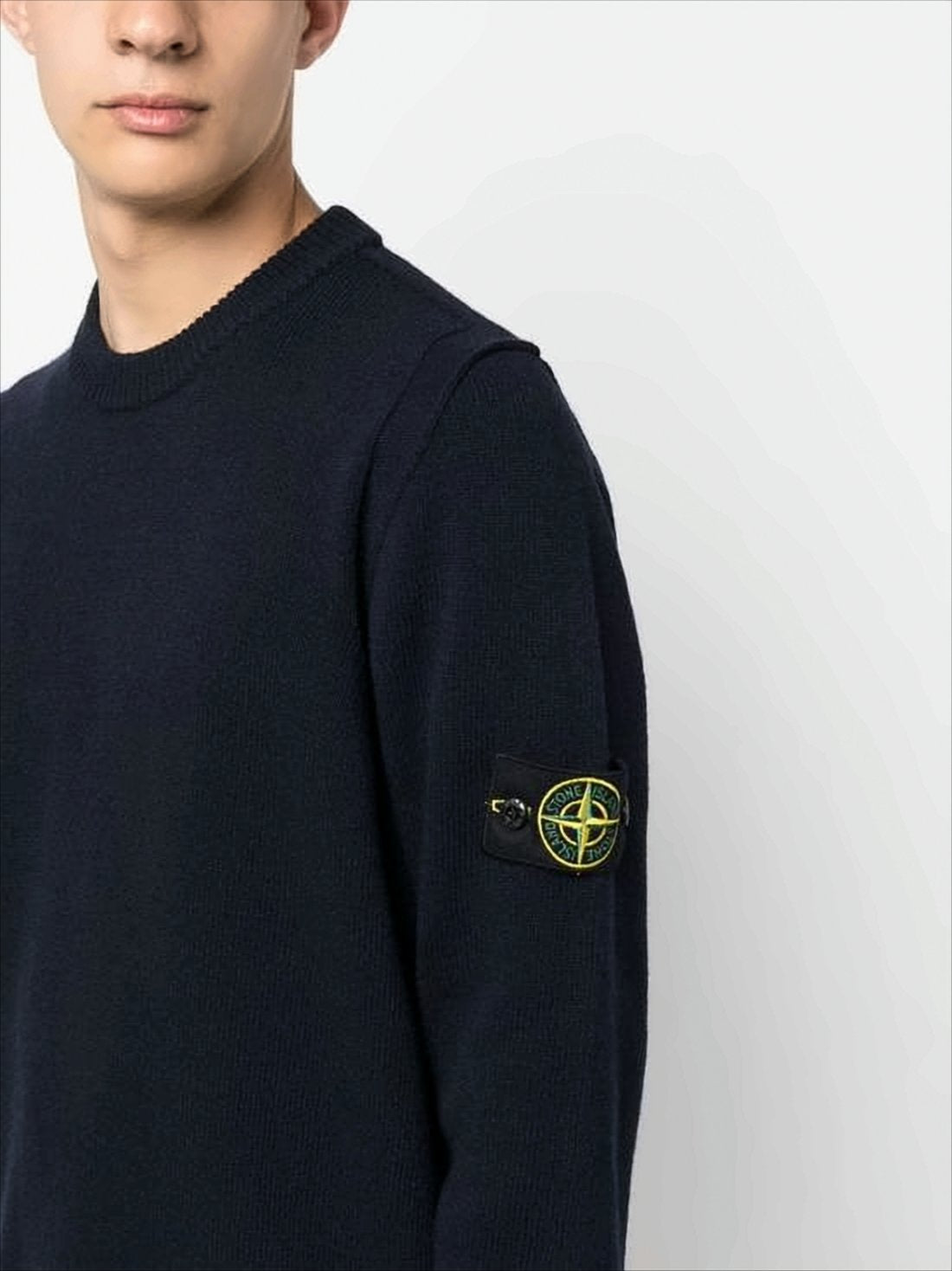 Classic Crew Neck Knit Sweater with Distinctive Logo Patch