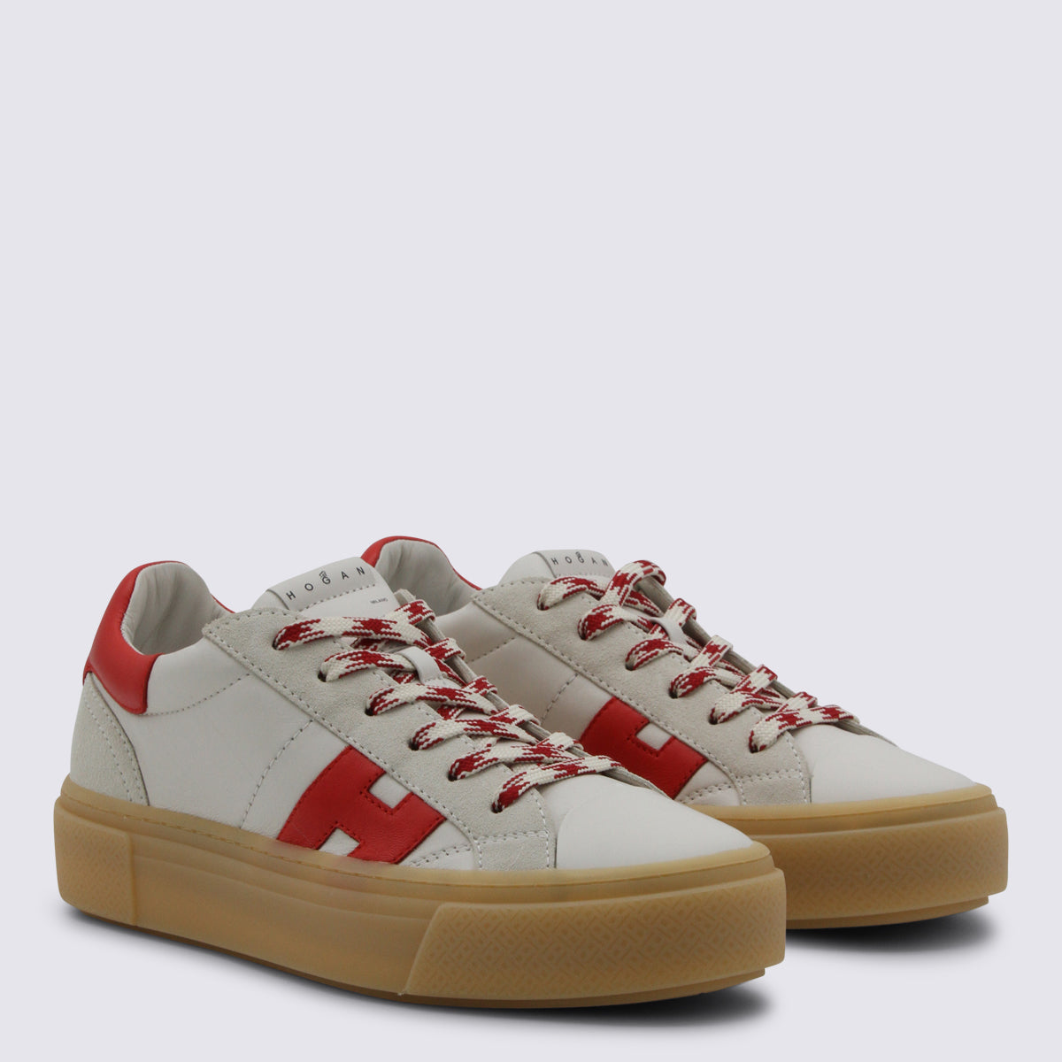 Skórzane sneakersy z czerwonymi akcentami