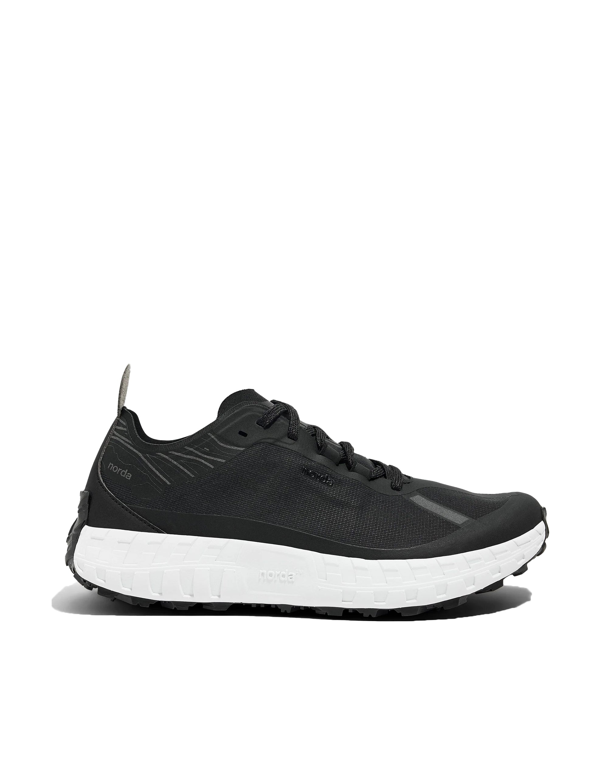 001-M Sneakers In Core Black