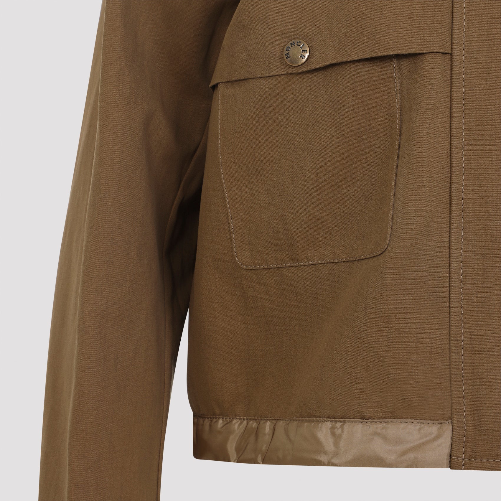 Cropped Button-Up Jacket With Contrasting Collar