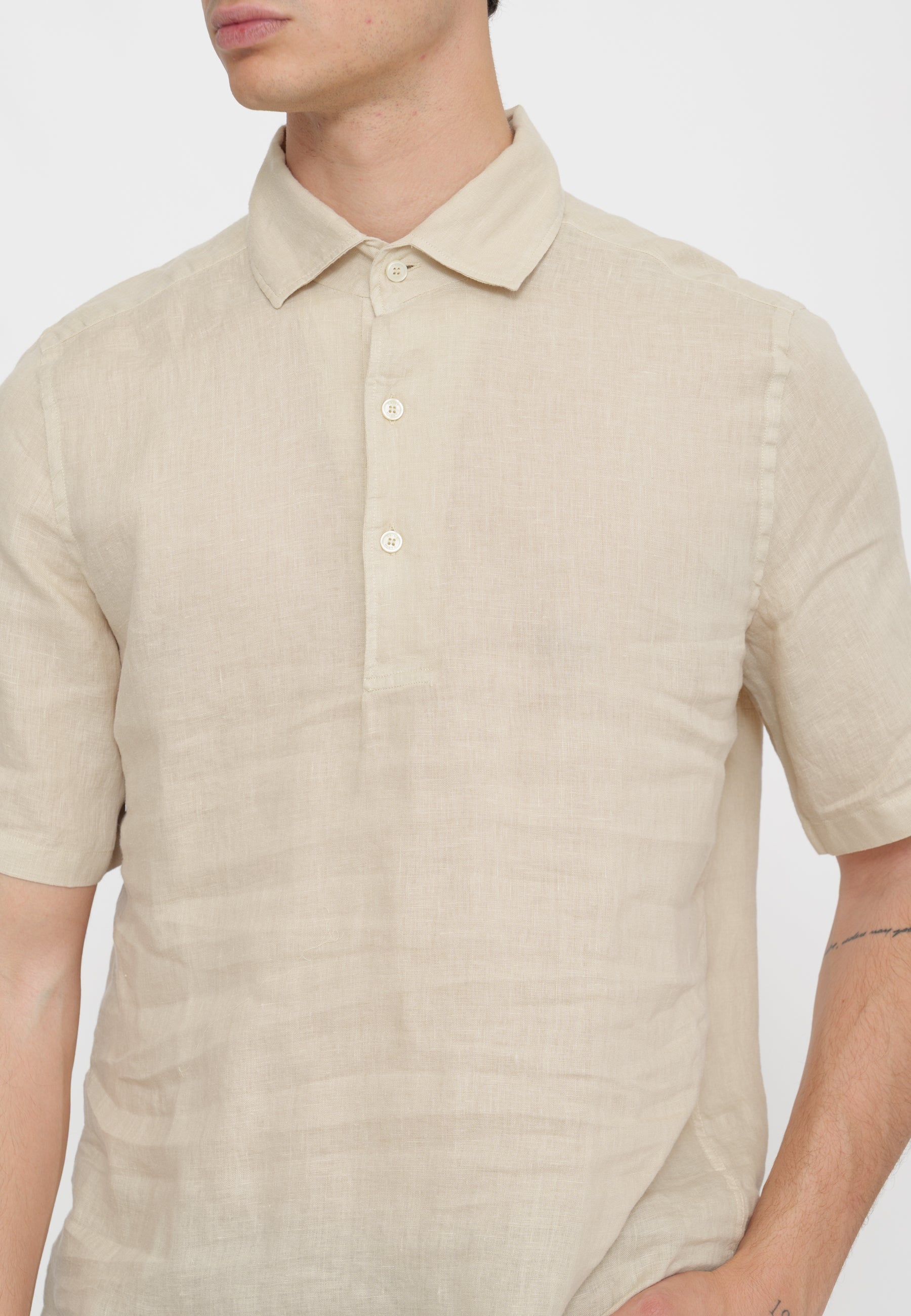 Short-Sleeved Polo Shirt with Classic Collar