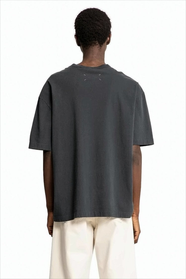 Loose-Fitting Black T-Shirt