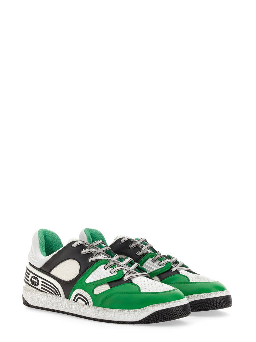 Sleek Casual White Sneaker with Modern Silhouette