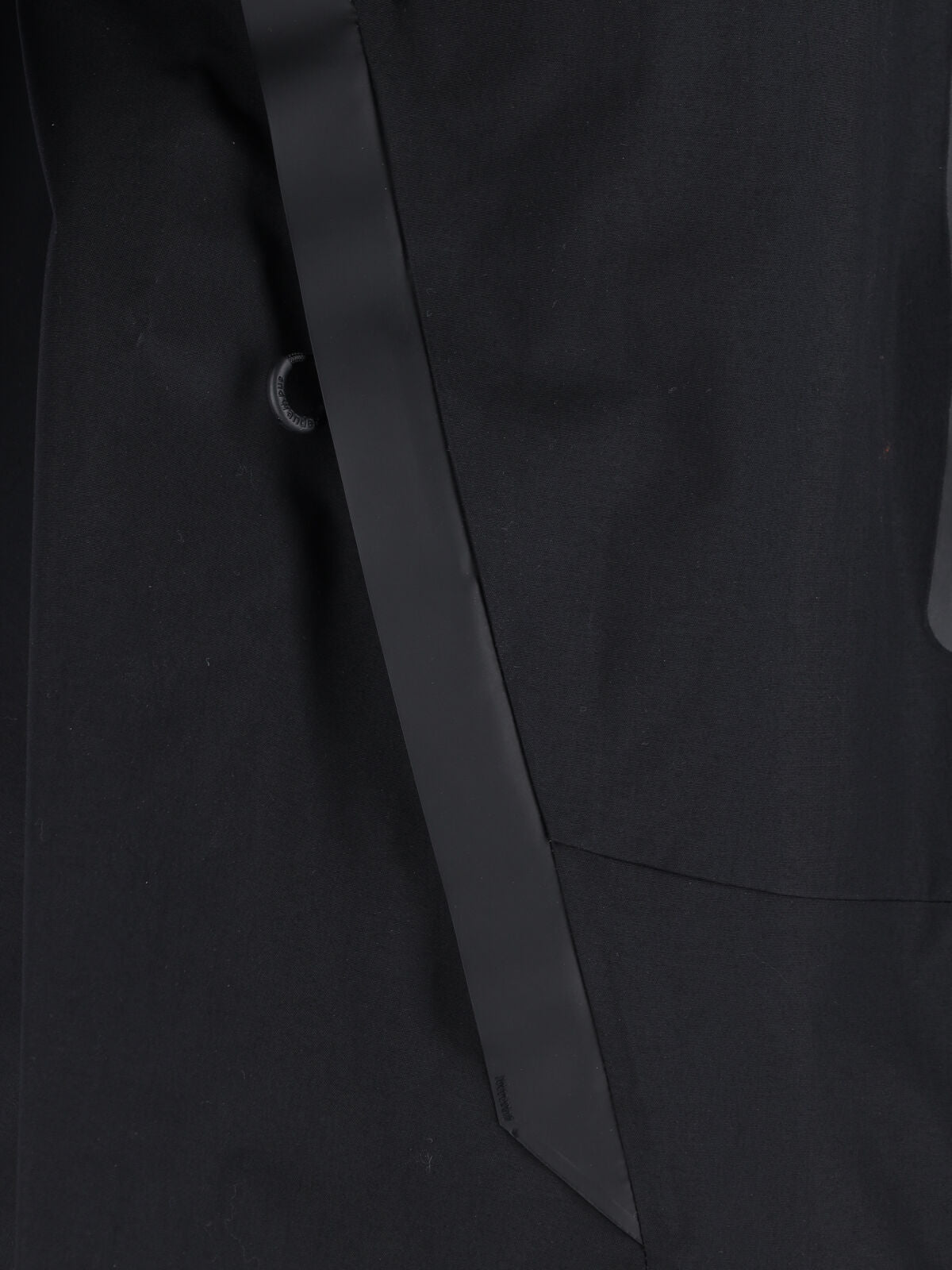 Black 2.5 L High-Collar Zip Jacket