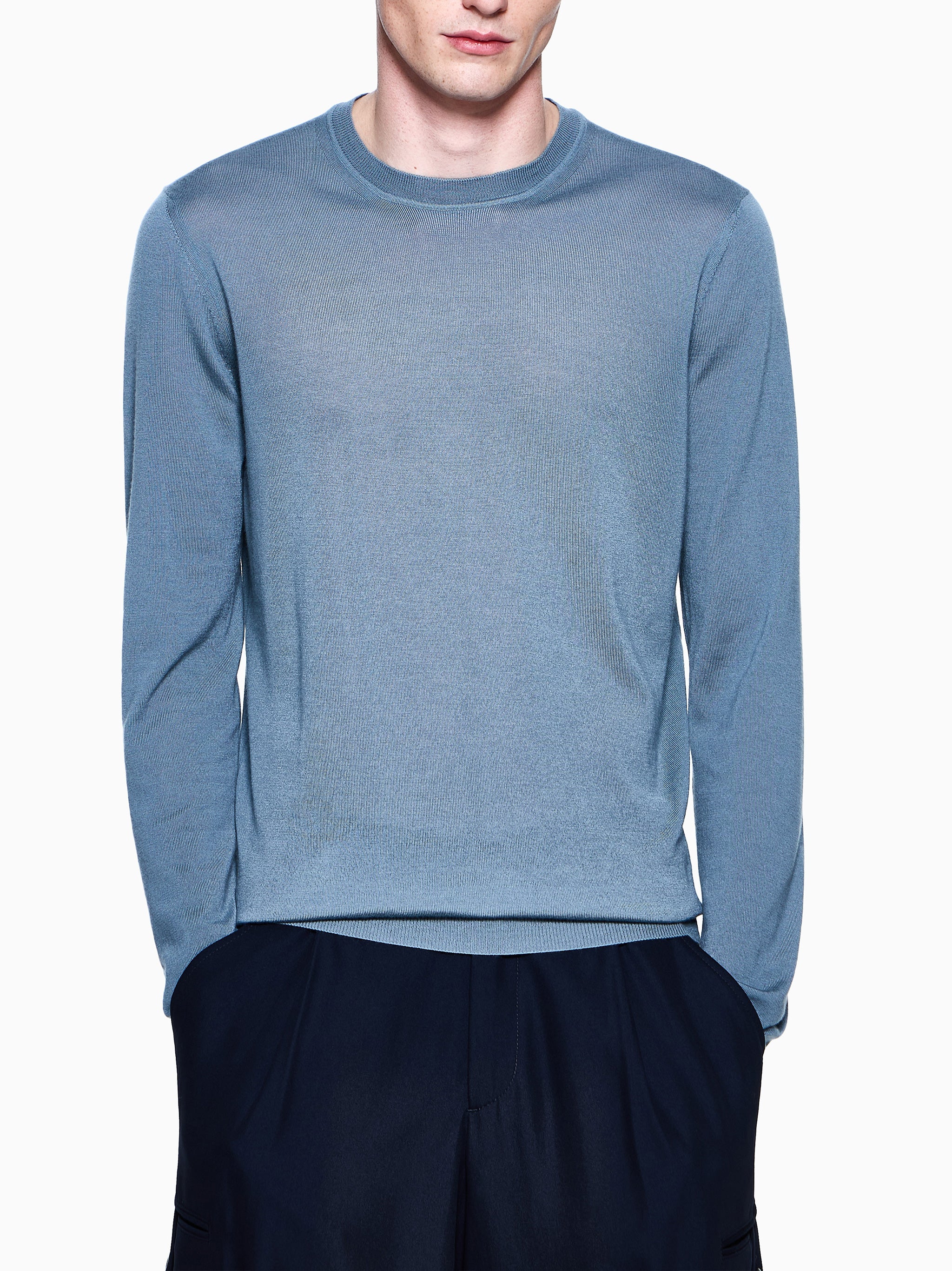 Lightweight Minimalist Crew Neck Pullover Sweater