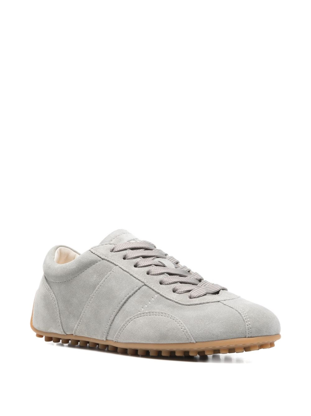 Niskoprofilowe sneakersy z zamszu z teksturowaną gumową podeszwą