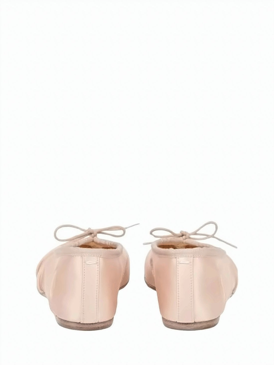 Flat Shoes with Distinctive Split-Toe Design