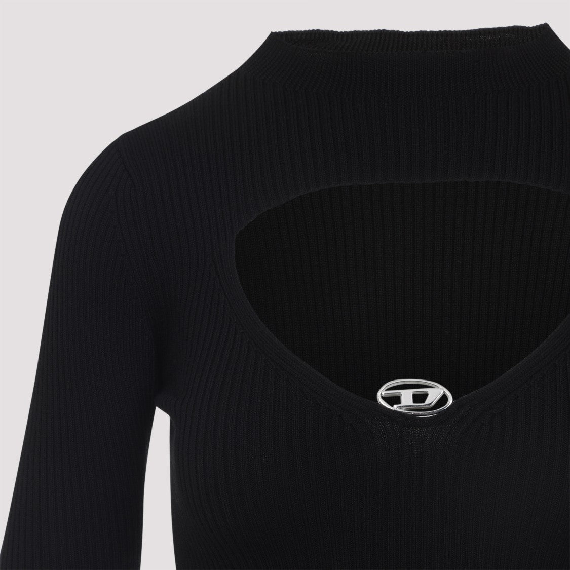 Long-Sleeved Fitted Wool Top