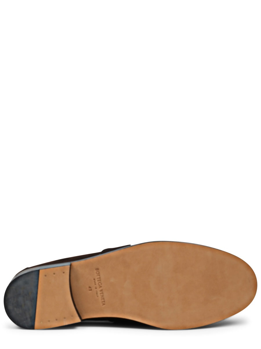 Moccasin With Knotted Leather Detail And Smooth Sole