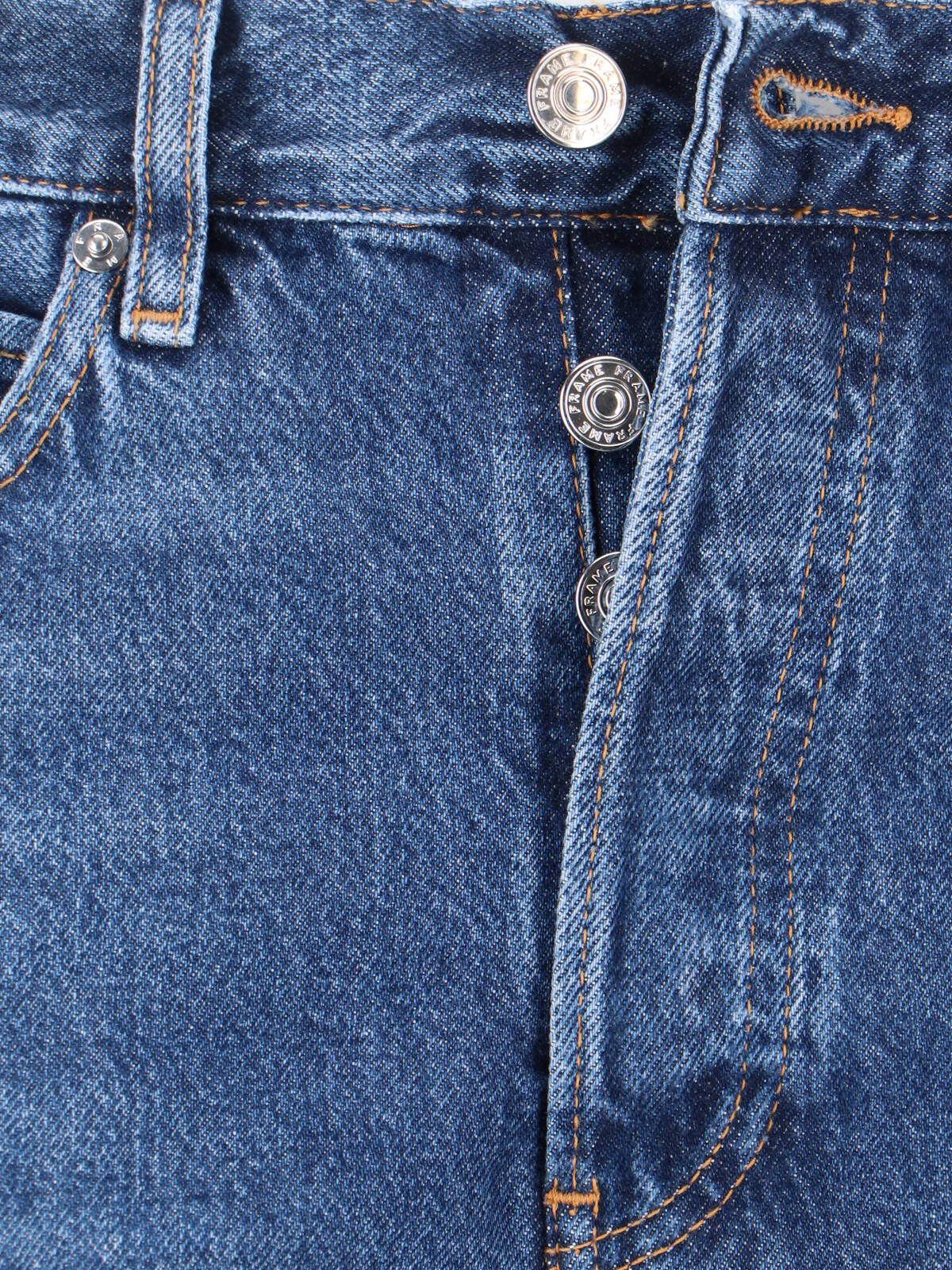 Straight-Leg Jeans with Mid-Rise Waist and Timeless Silhouette
