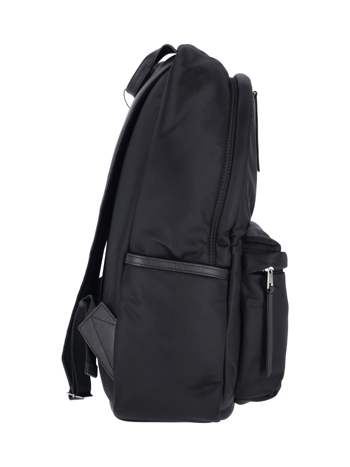 Minimalist Black Bag With Versatile Carrying Options