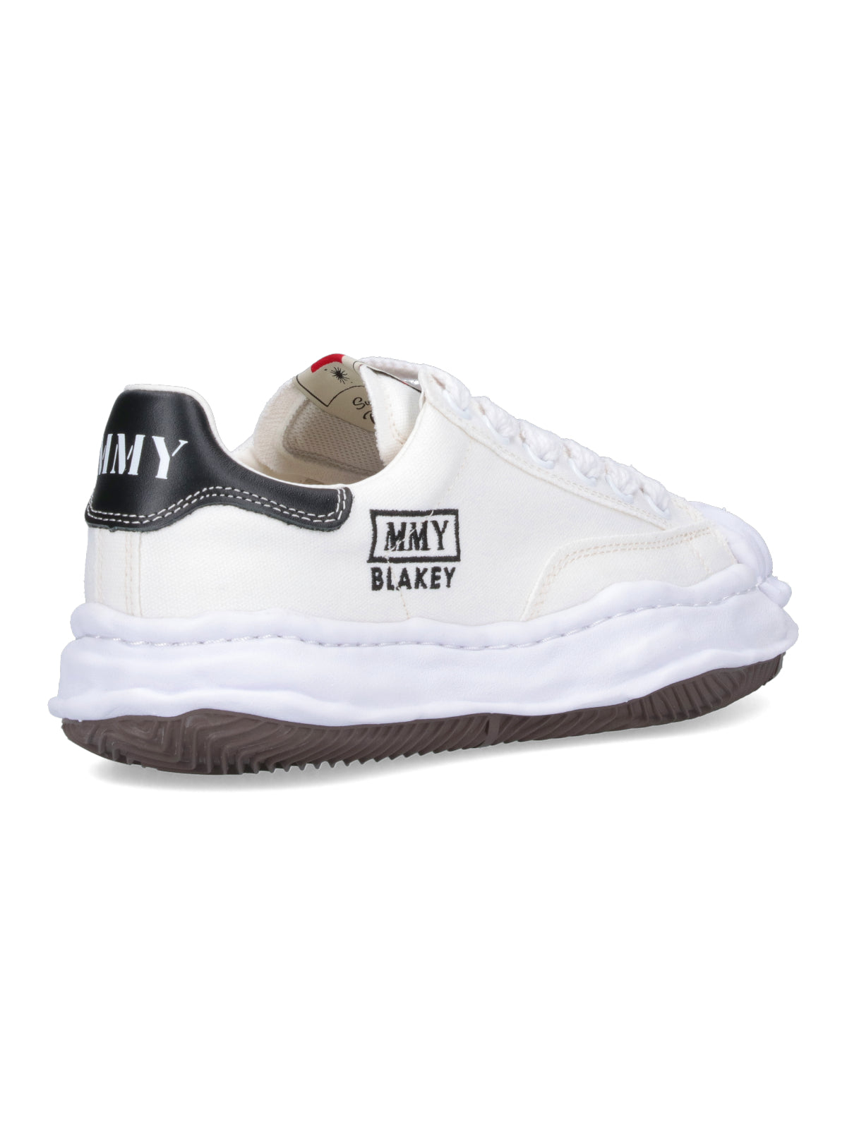 Textured Toe Low-Top Sneakers With Contrasting Details