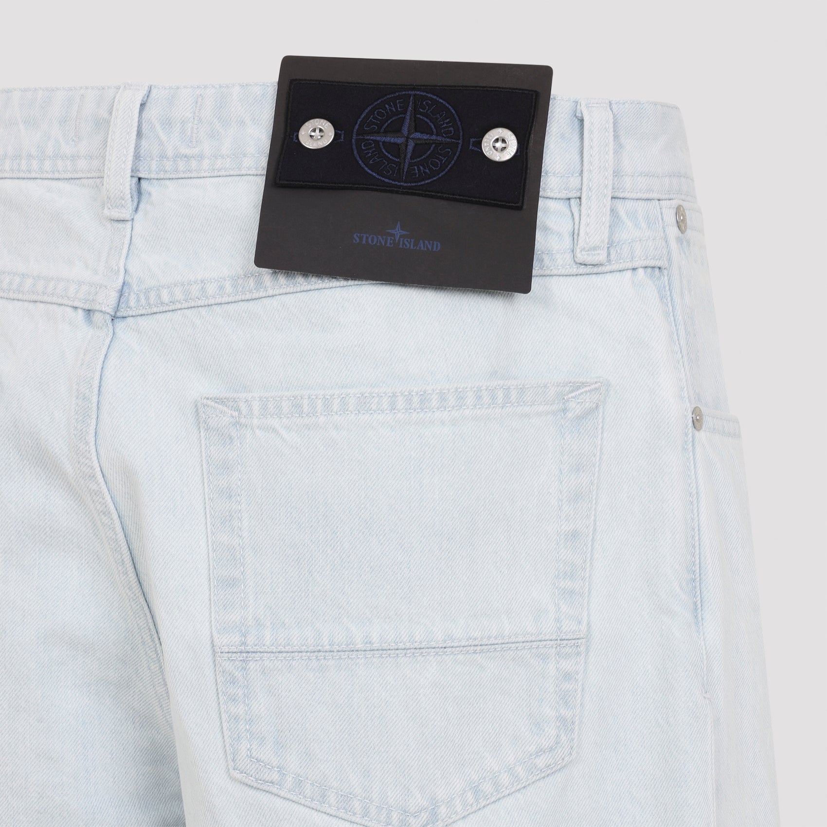 Straight-Leg White Denim Jeans With Classic Five-Pocket Design
