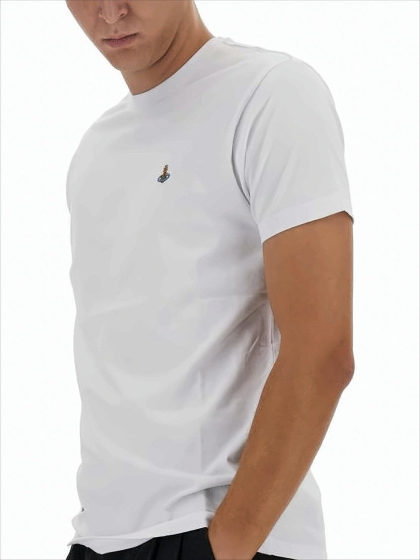 Klasyczny biały T-shirt z krótkim rękawem i haftowanym detalem