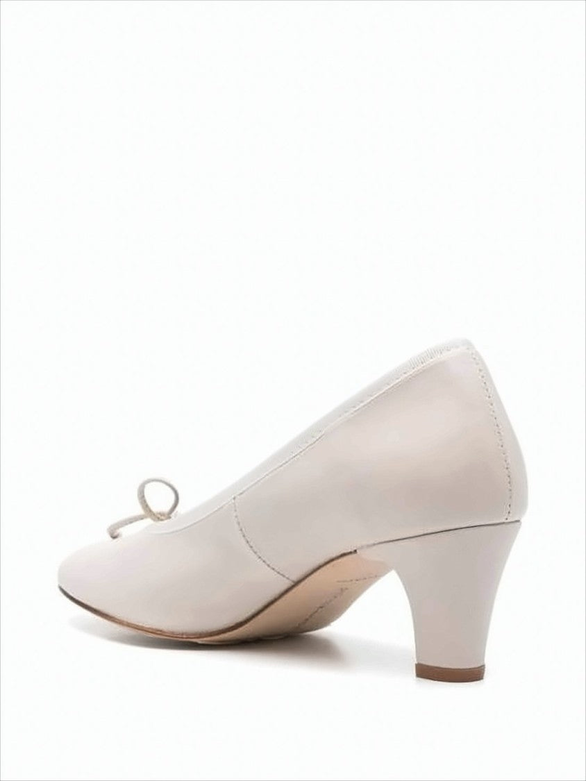 Elegant Low-Heeled Pumps With Bow Detail