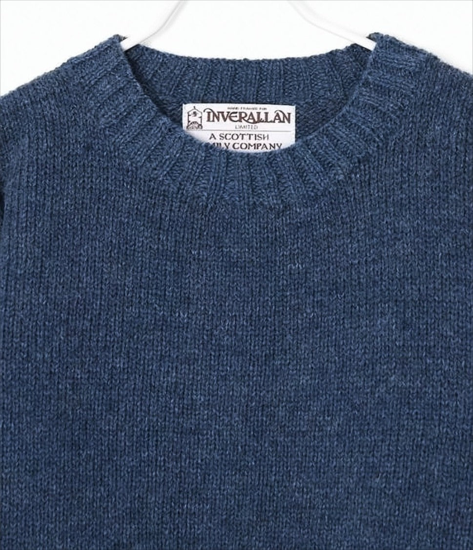 Textured Knit Wool Sweater with Crew Neck Design