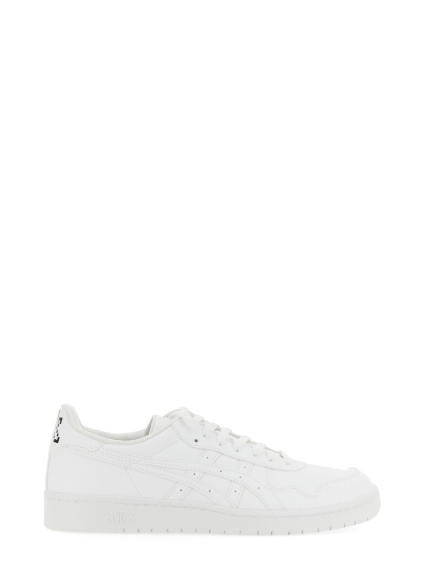 Minimalist Low-Top Sneakers With Pixelated Graphic
