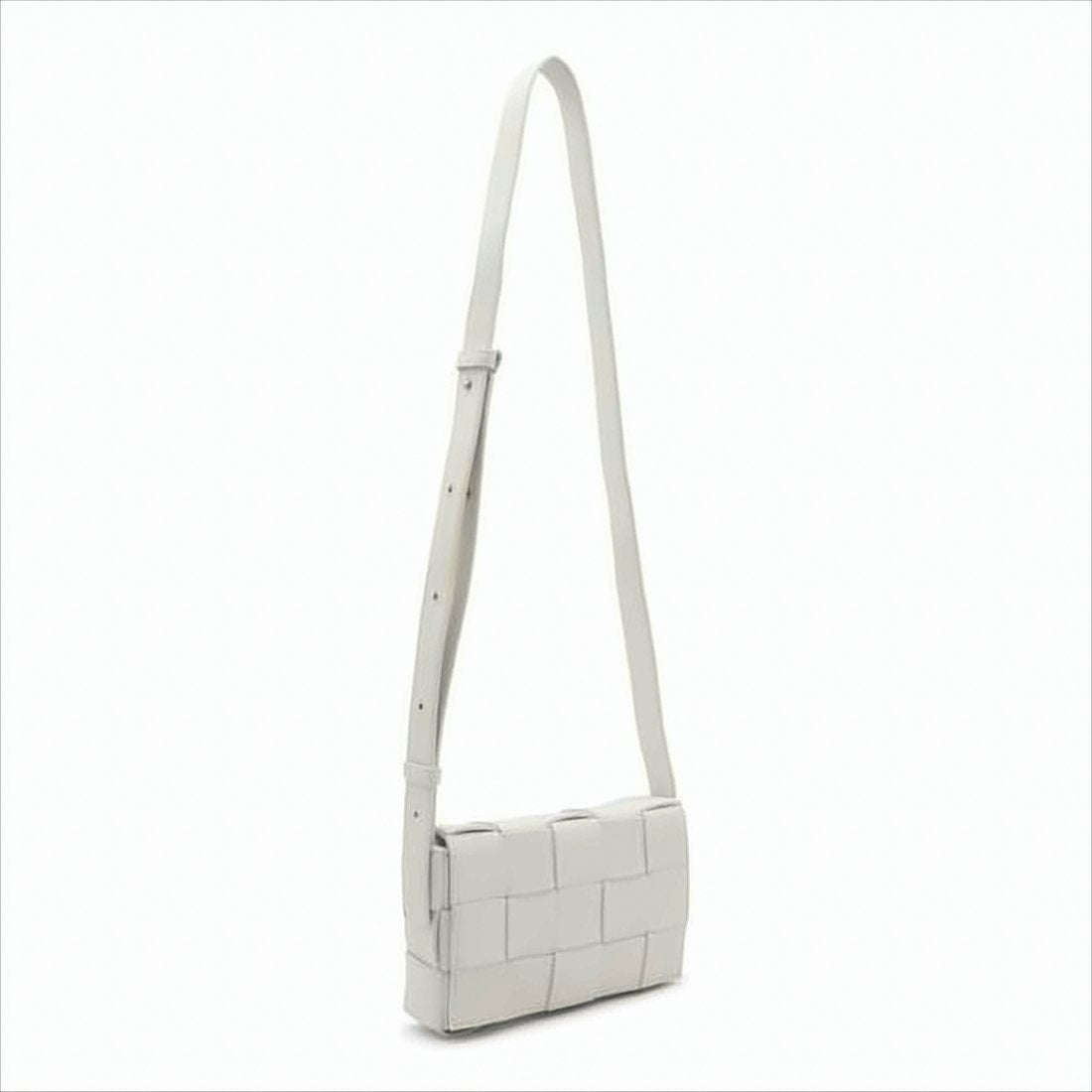Woven White Crossbody Bag with Structured Silhouette