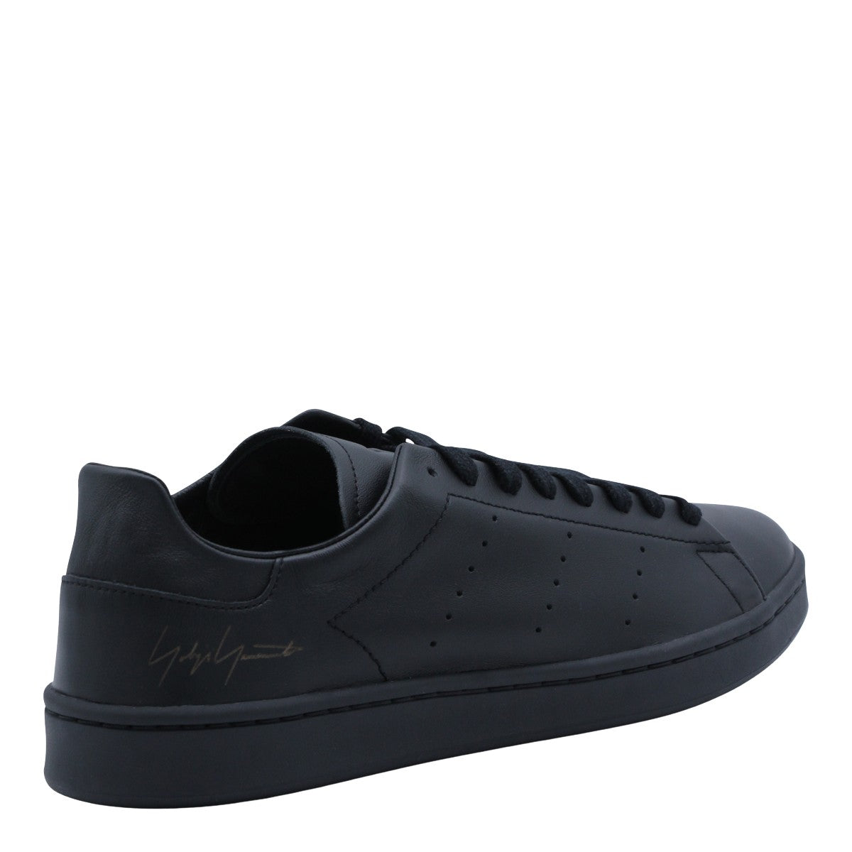 Low-Top Minimalistic Sneakers With Streamlined Design