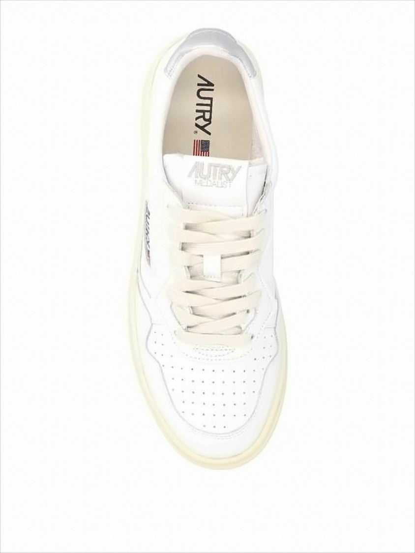 Low-Top Sneakers with Vintage-Inspired Cream Sole and Perforated Detailing