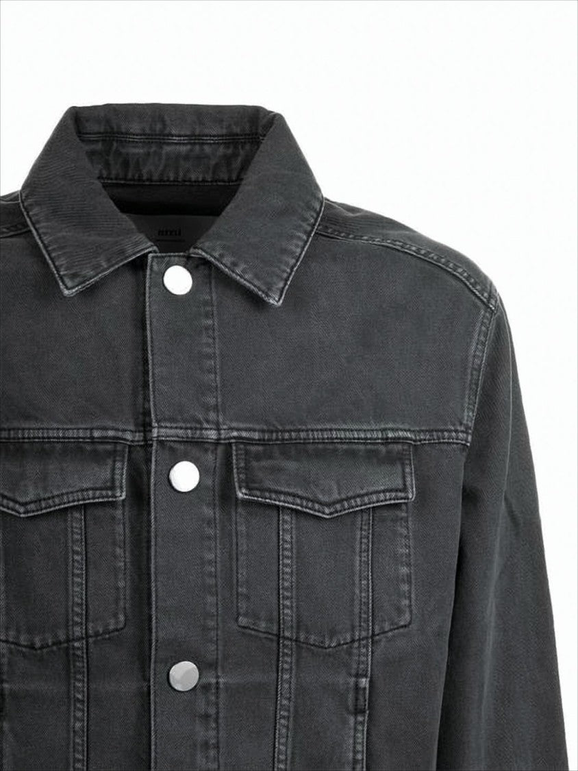 Cropped Denim Jacket With Classic Collar And Metallic Buttons