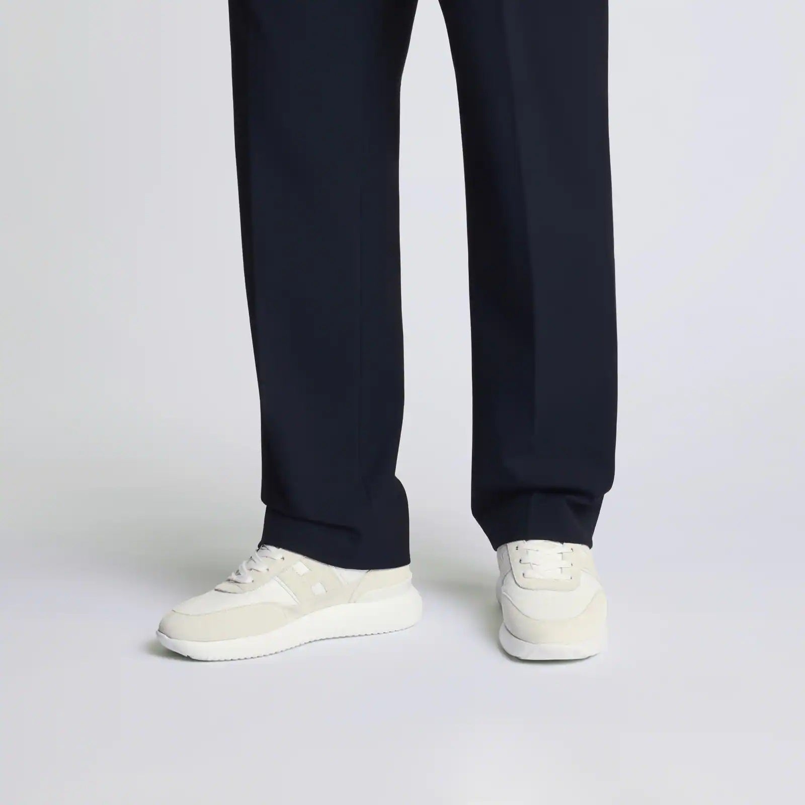 H709 Allacciato H Banda Sneakers in White