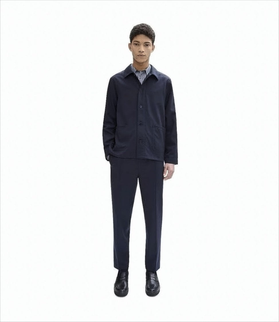 Minimalist Wool Jacket with Classic Collar