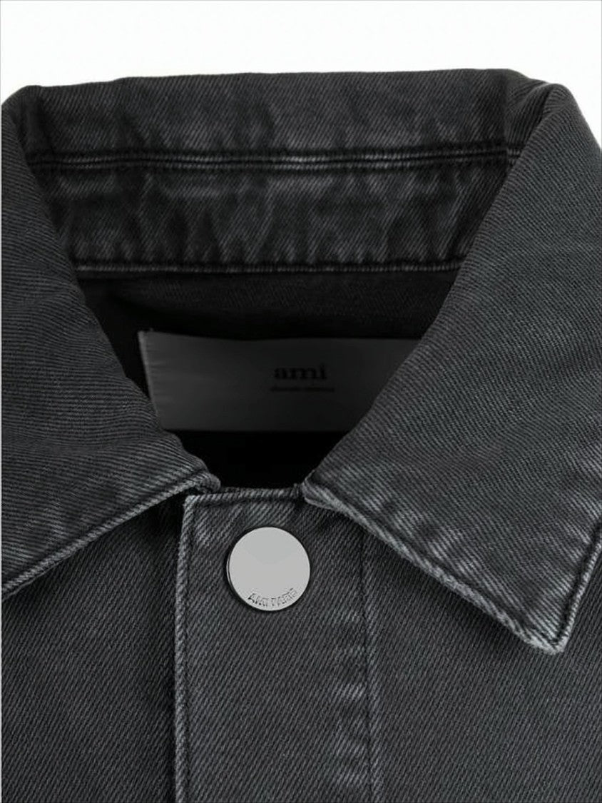Cropped Denim Jacket With Classic Collar And Metallic Buttons