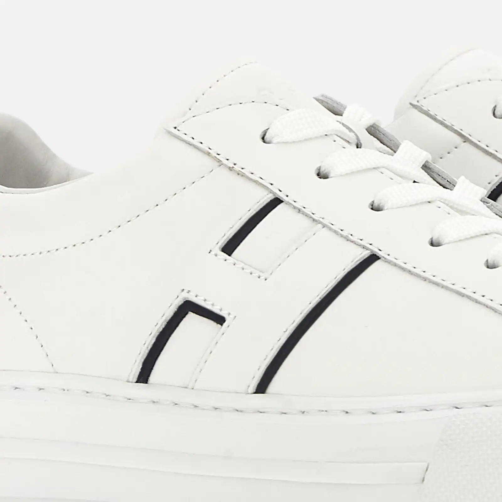 Refined Lace-Up Shoes With Distinctive 'H' Detail