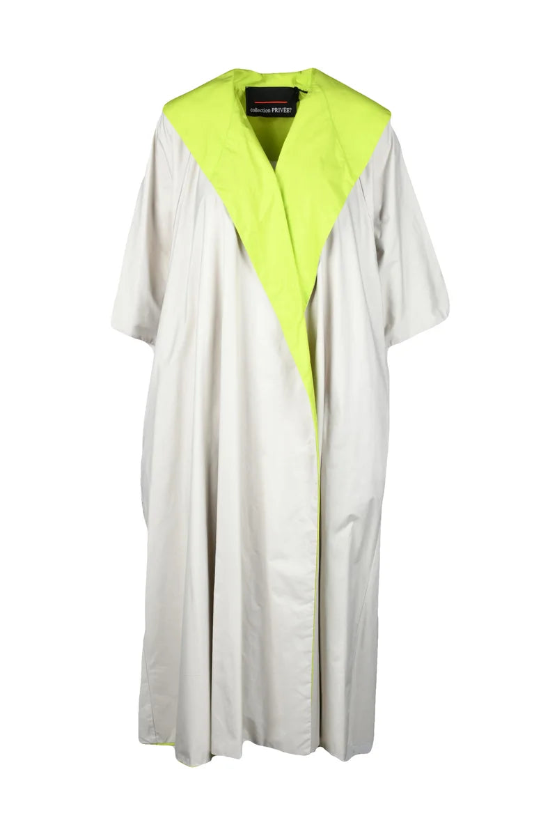 Short-Sleeved Raincoat with Contrasting Lining