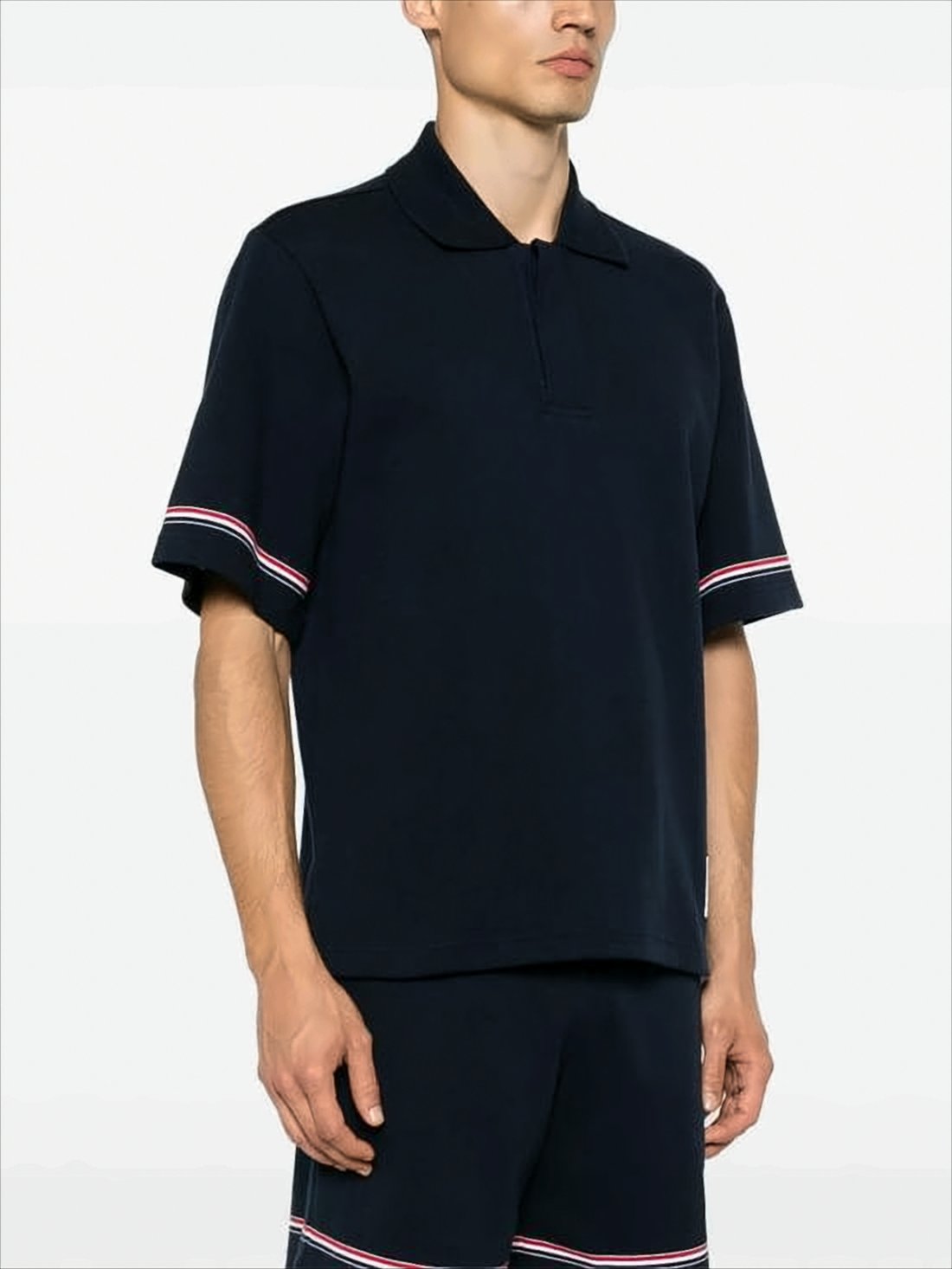 Classic Short-Sleeve Polo Shirt with Structured Collar and Tricolor Accents