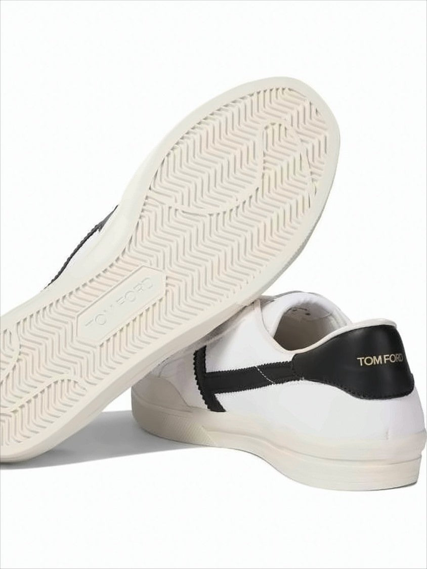 Low-Top White Leather Sneakers with Black Zigzag Stripe