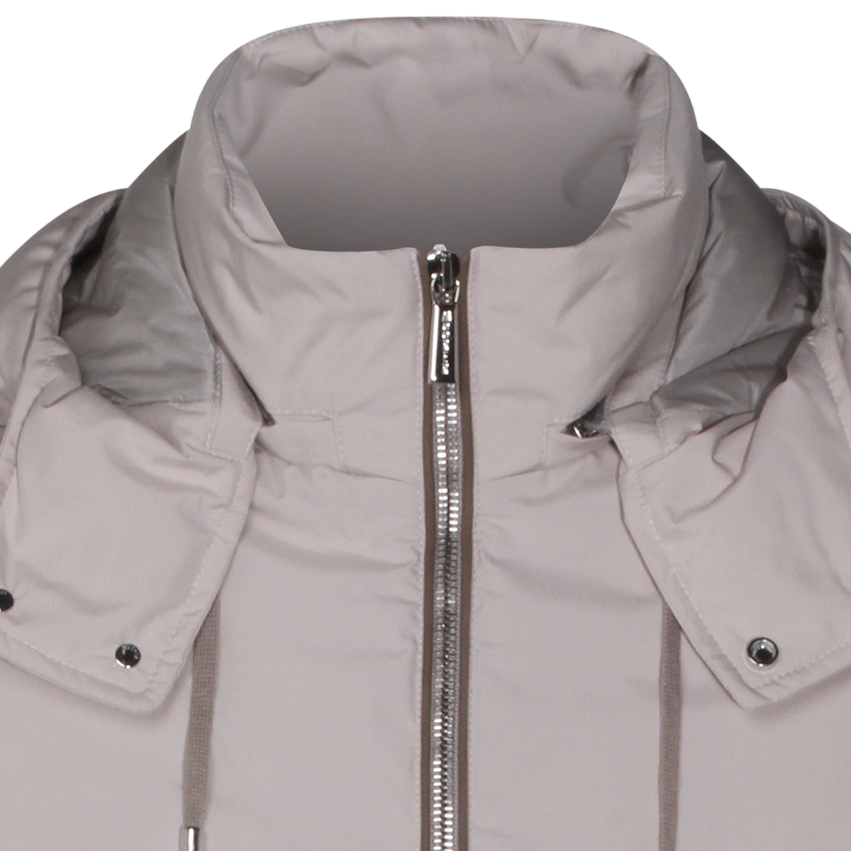 Structured Ivory Jacket with Classic Silhouette