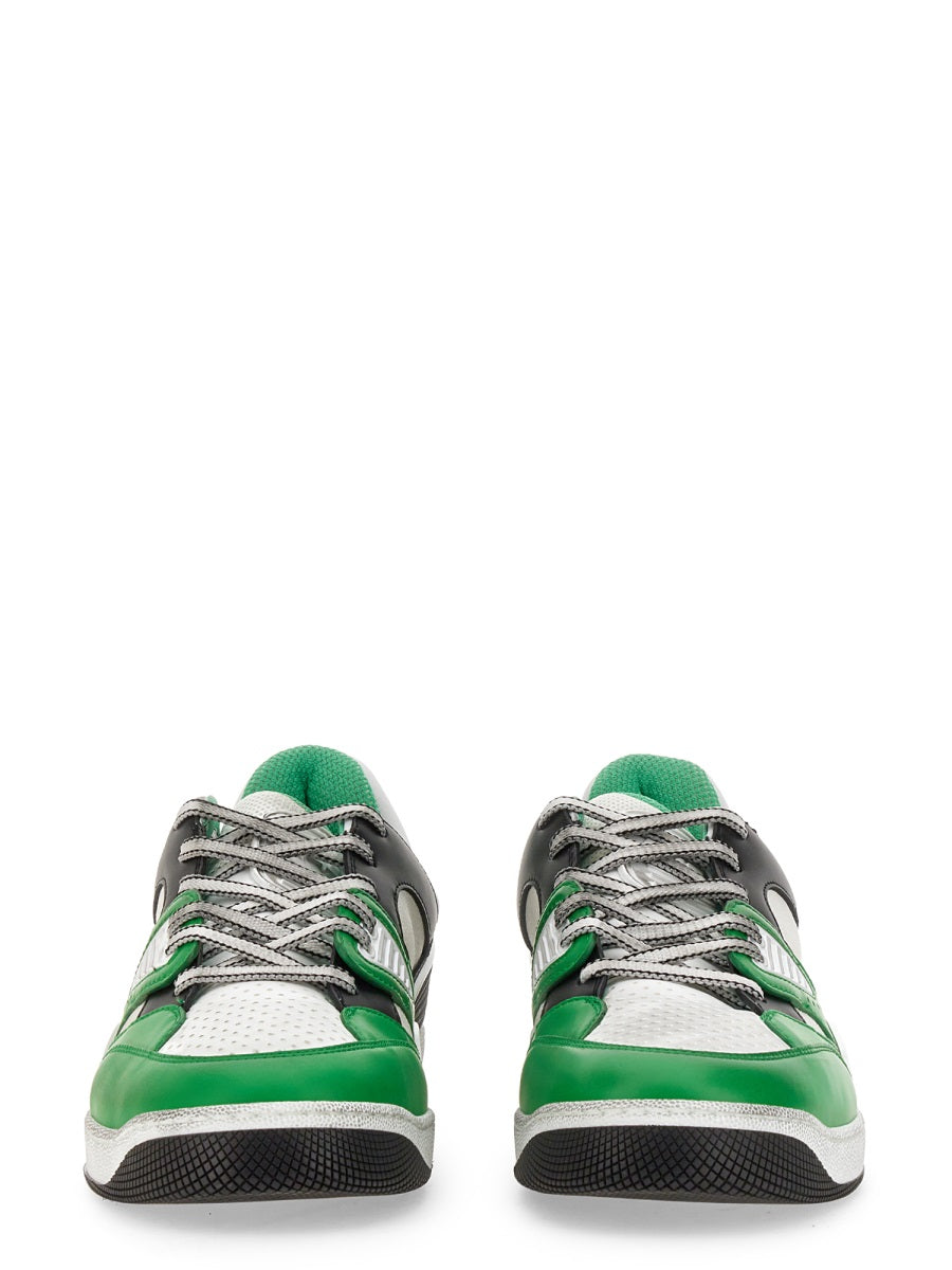 Sleek Casual White Sneaker with Modern Silhouette