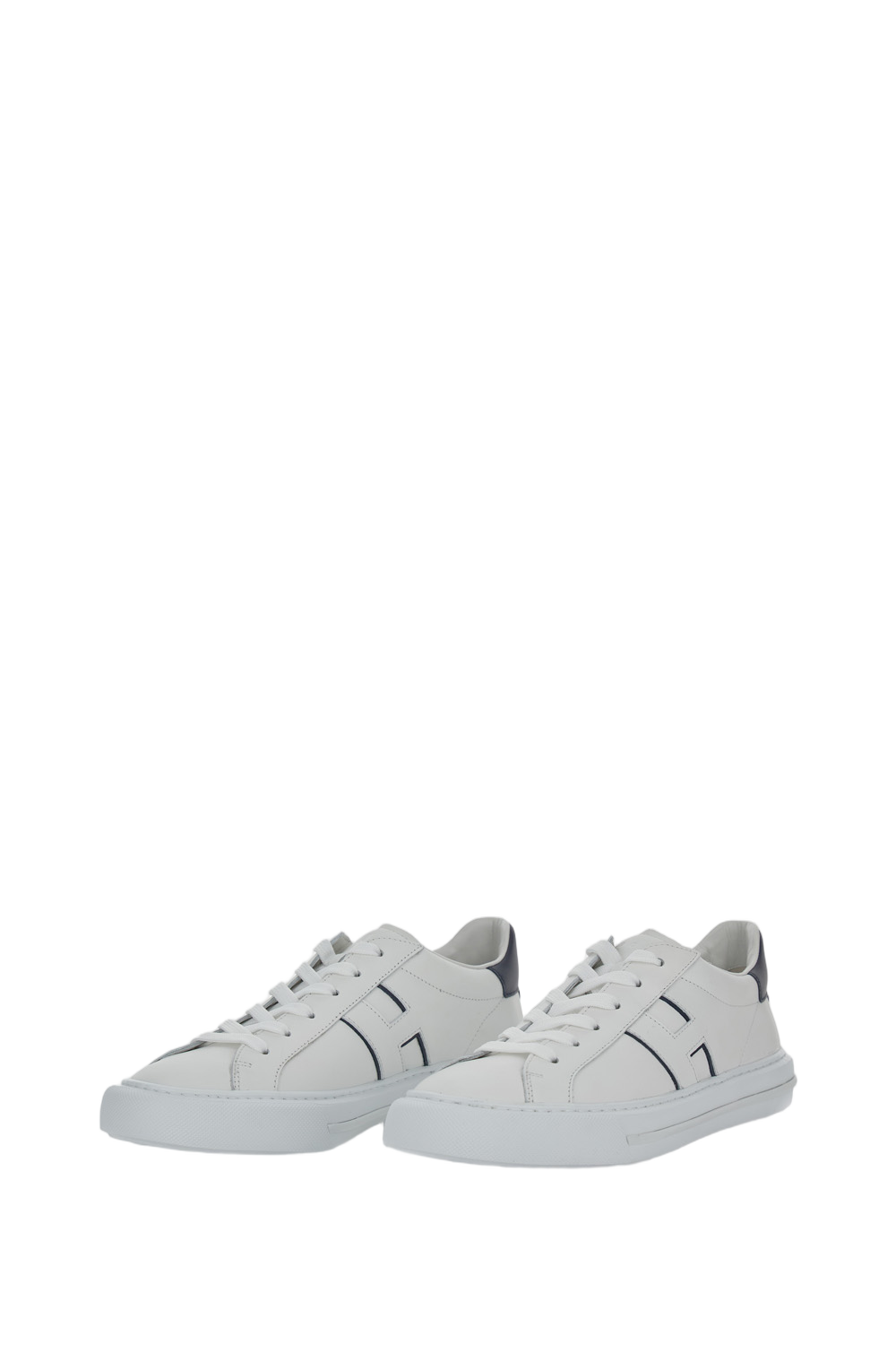Low-Top Leather Sneakers With Minimalist Design And Distinctive Detailing