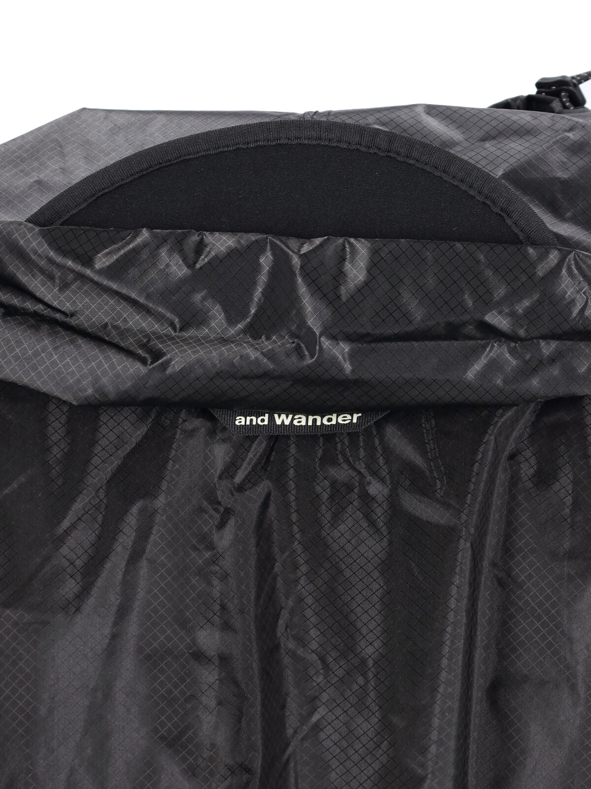 "Sil" And Wander Poncho – Black