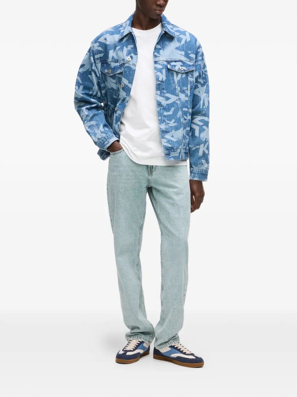 Light Blue Straight-Leg Jeans with Classic Five-Pocket Styling
