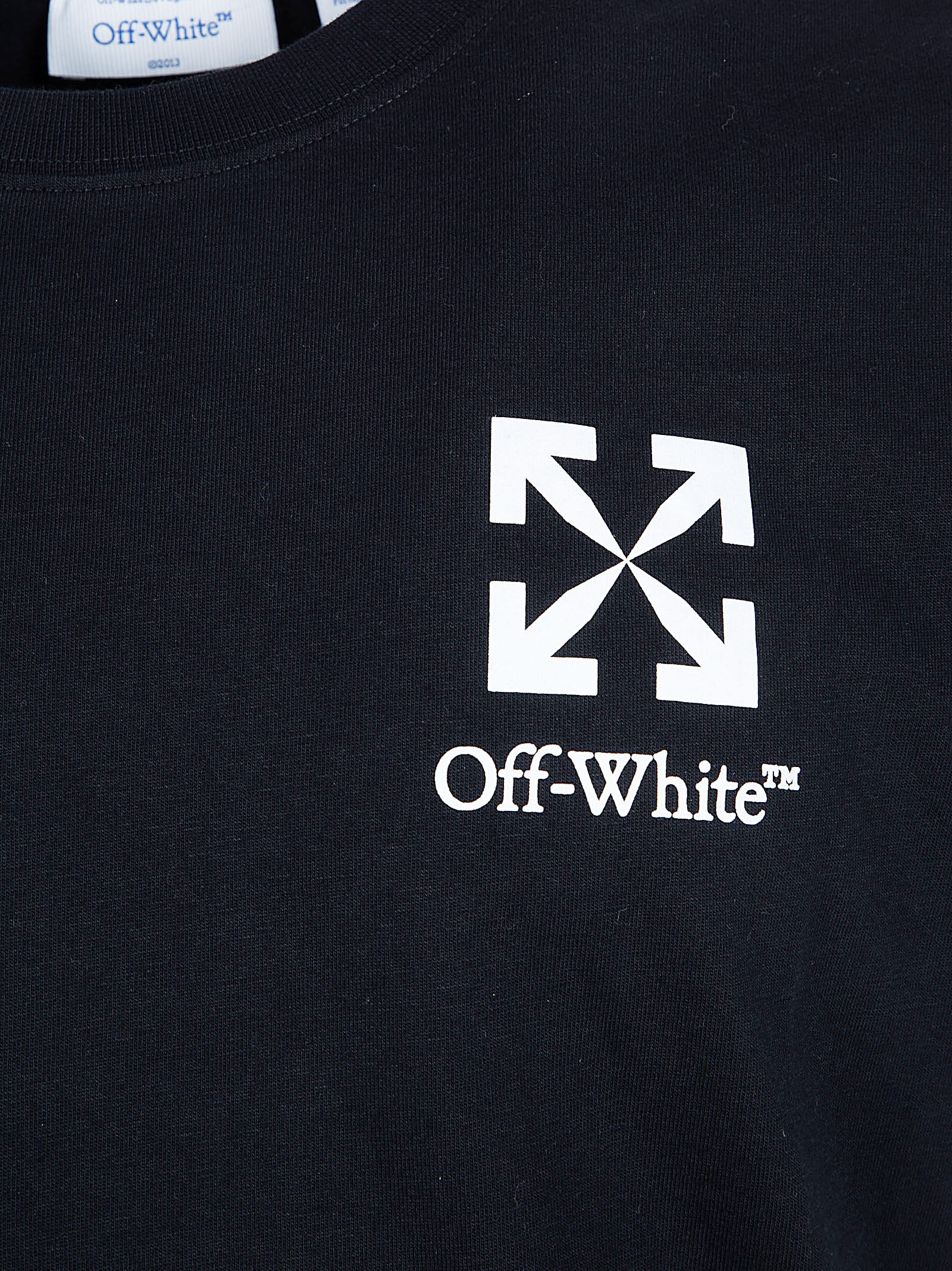 Slim Fit Minimalist Black T-Shirt with Iconic Arrow Logo