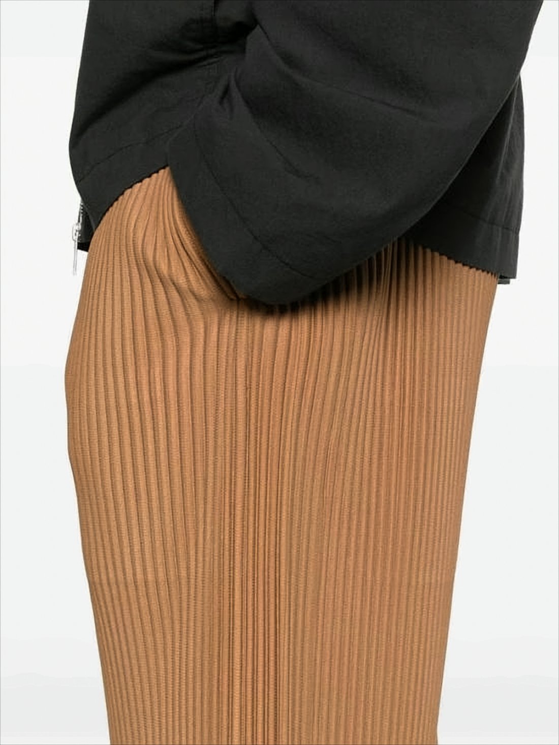 Cropped Wide-Leg Pants with Distinctive Pleated Texture