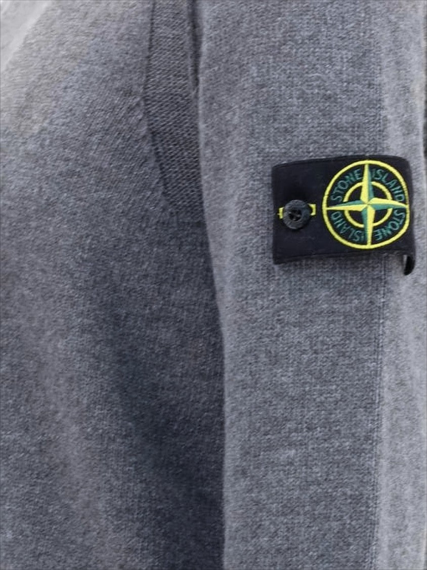 Classic Crew Neck Grey Sweater with Ribbed Cuffs and Emblem Patch