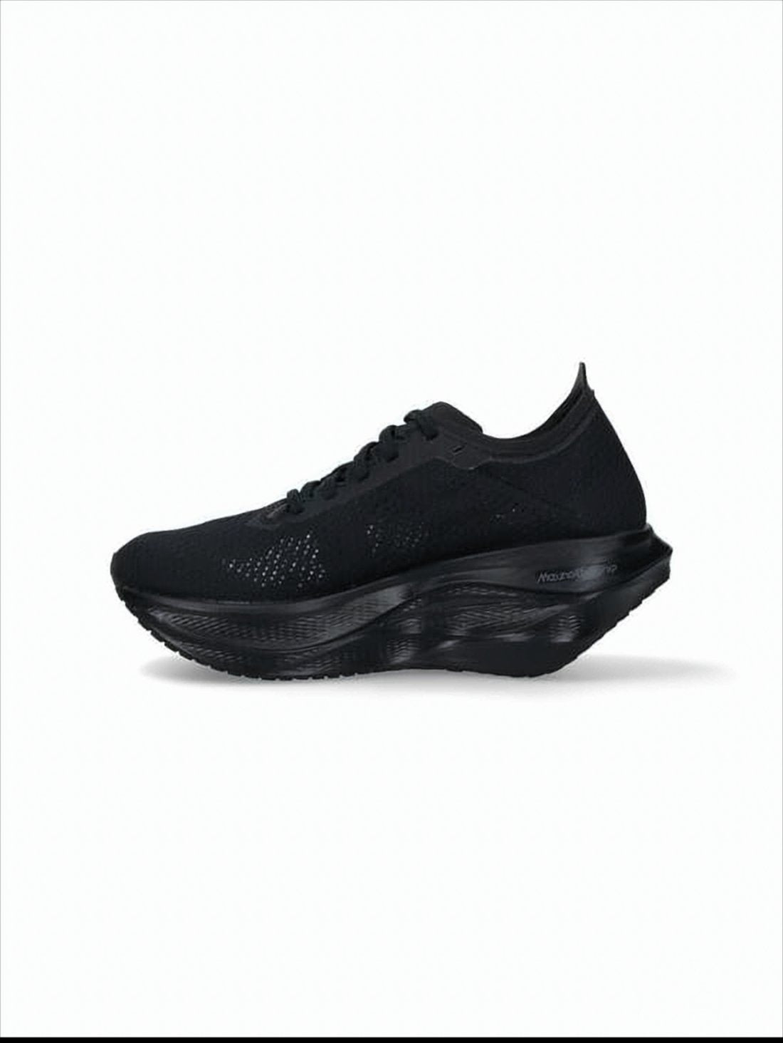Streamlined All-Black Sneakers With Textured Sole