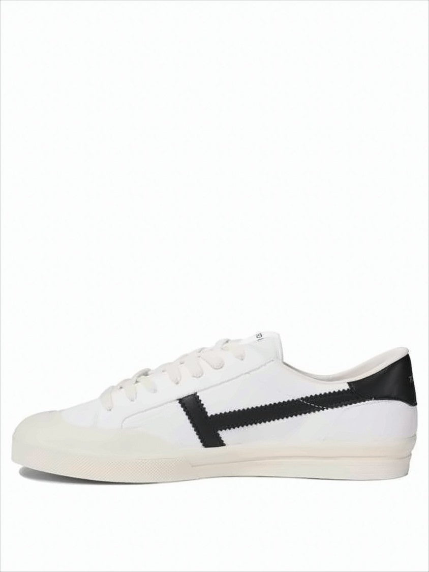Low-Top White Leather Sneakers with Black Zigzag Stripe