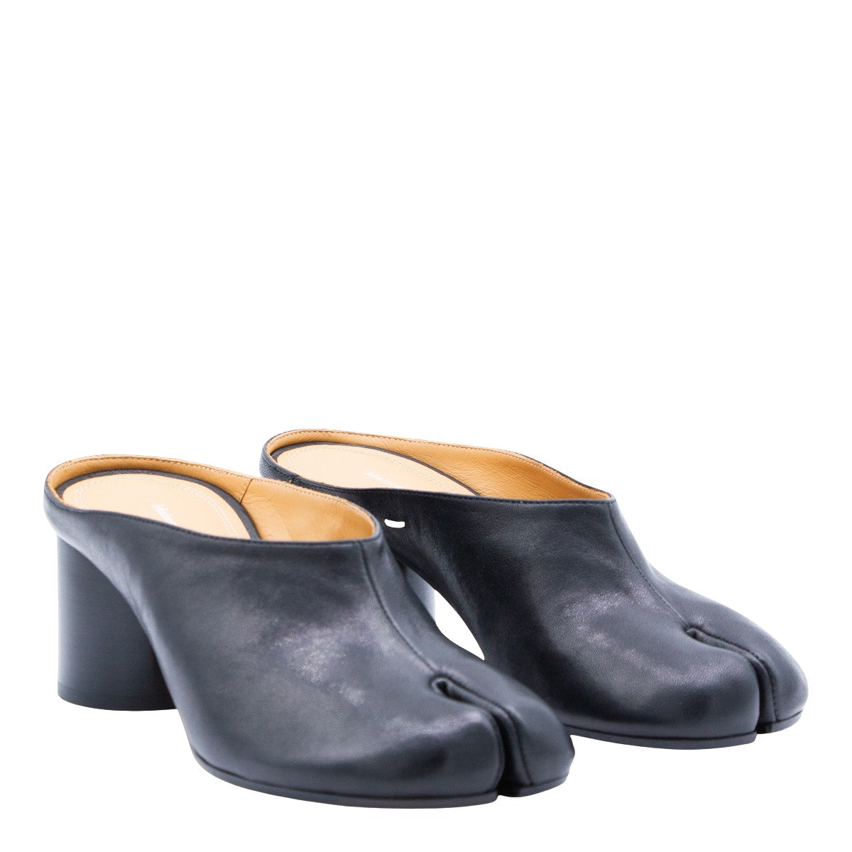 Black Sandals With Thin Straps And Flat Sole